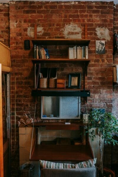 How to Create a Cozy Home Office in Small Spaces However, not everyone has a spacious house to dedicate to a large home office. Therefore, it's crucial to maximise the use of small spaces to create a cozy home office.