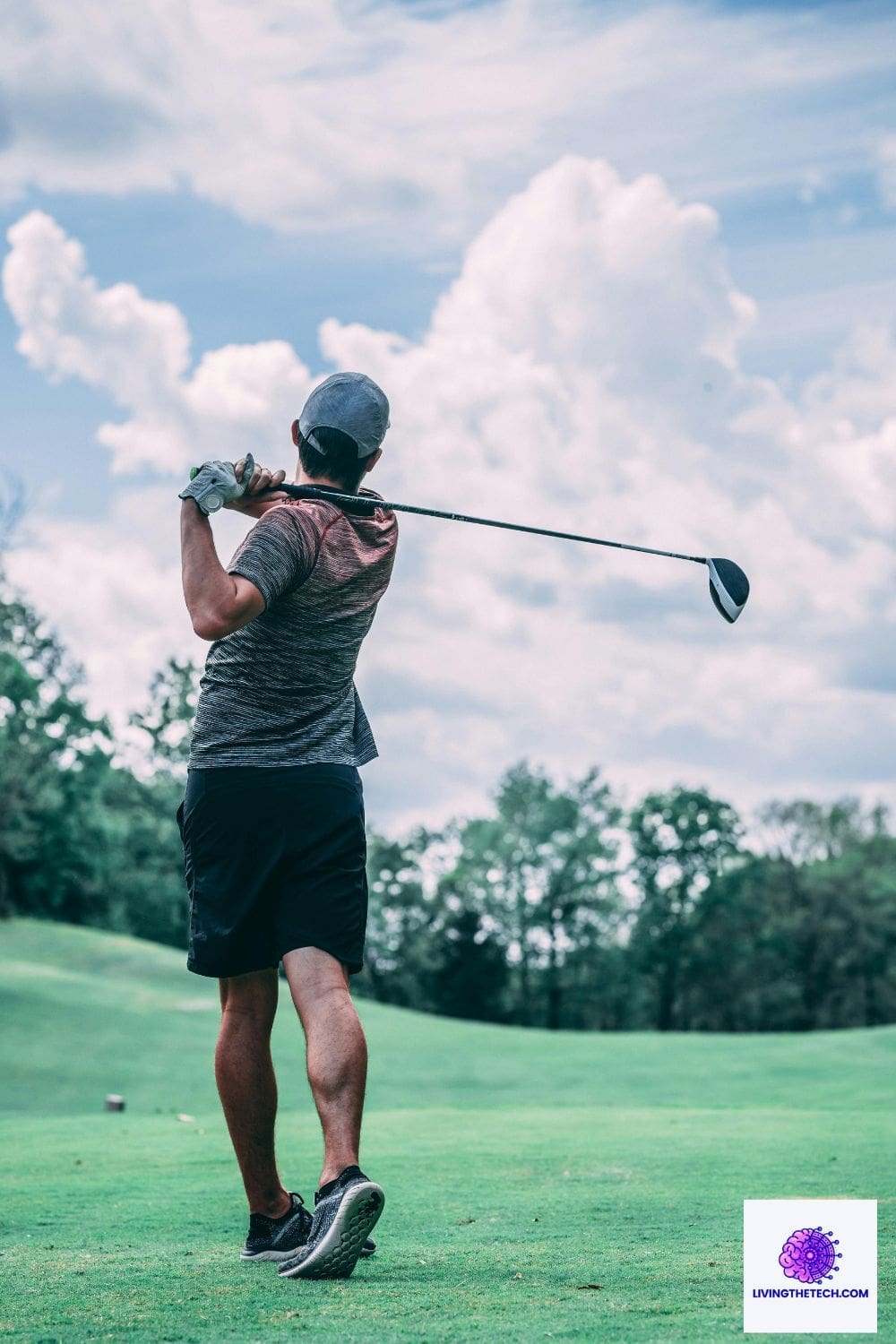 Health and wellbing tips, with a person practicing healthy digital habits, such as golfing while working remotel